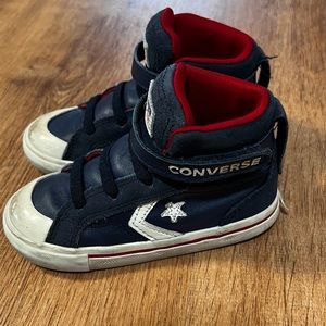 Toddler Converse shoe SIZE 9